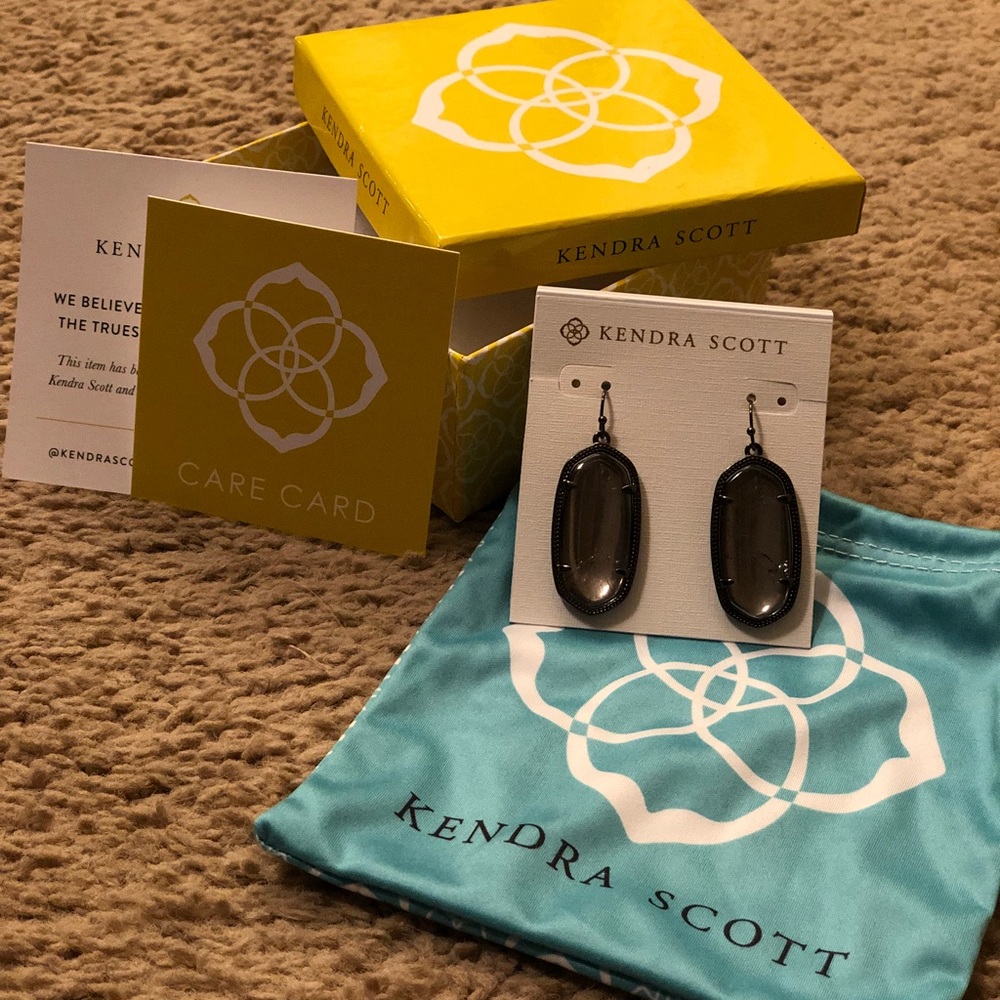 NWT “Elle” Earrings in Gunmetal